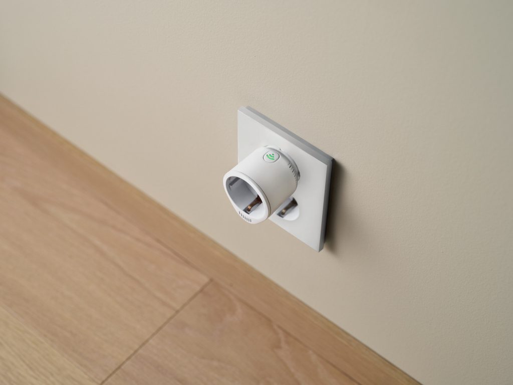 MILLSMARTPLUG_styling_2_ean_7090019824875